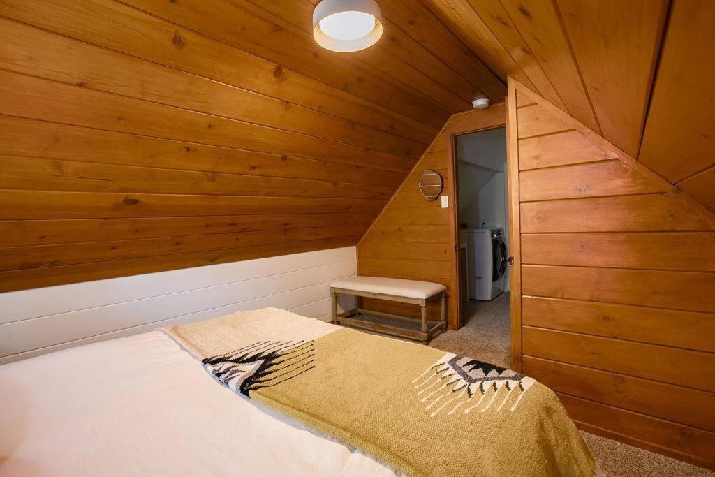 Cozy Cabin I King Bed I Fireplace I Hot Tub I Fenced Yard I Bbq Биг-Бэар-Сити Экстерьер фото